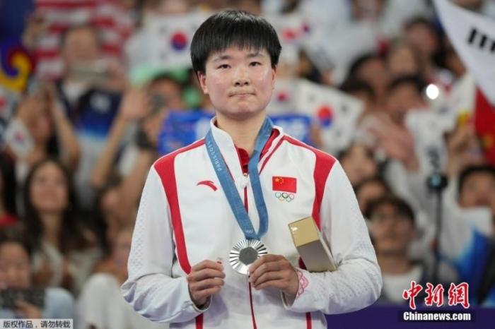 巴黎奥运场上的东西方交汇：温暖与前卫并存的