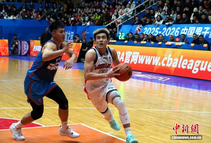 四川男篮迎战广州男篮 郭艾伦复出四川首败