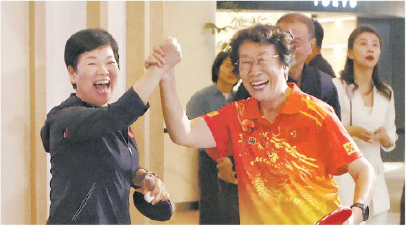 倪夏莲重返上海乒乓嘉年华助威重温初心