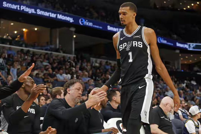 亚历山大43分狂屠湖人，MVP概率飙升至86% 文班亚