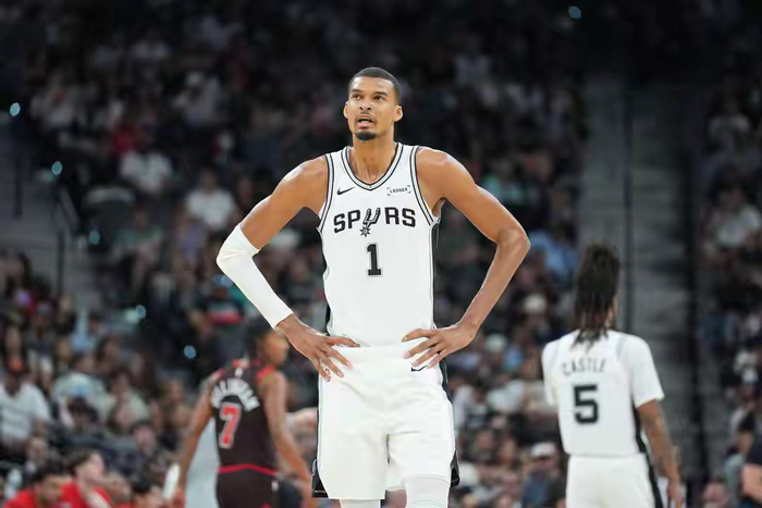 亚历山大43分狂屠湖人，MVP概率飙升至86% 文班亚