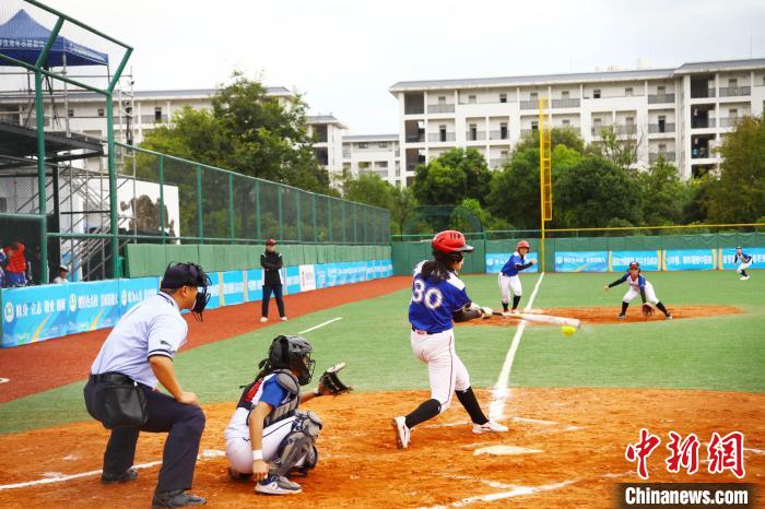 第一届学青会垒球赛桂林开赛 香港队首战15比0胜