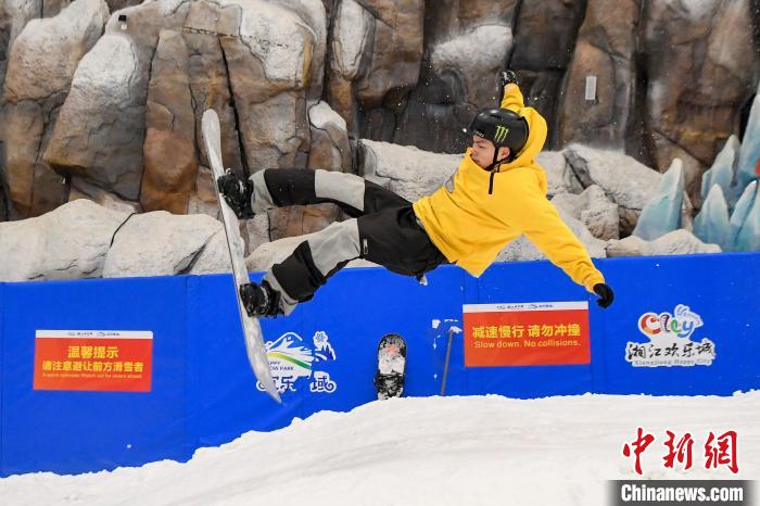 长沙冰雪旅游节滑雪赛点燃南方冰雪热情