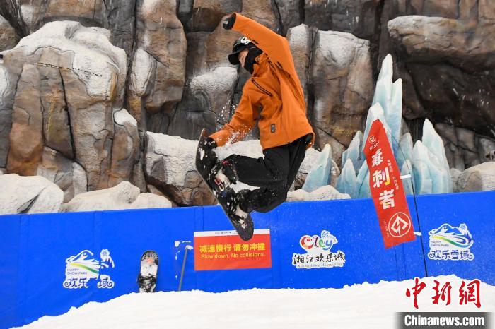 长沙冰雪旅游节滑雪赛点燃南方冰雪热情