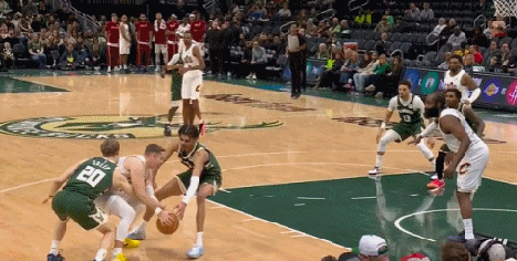 雄鹿末节崩盘挑战裁判送葬礼