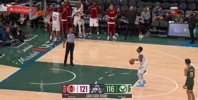 雄鹿末节崩盘挑战裁判送葬礼