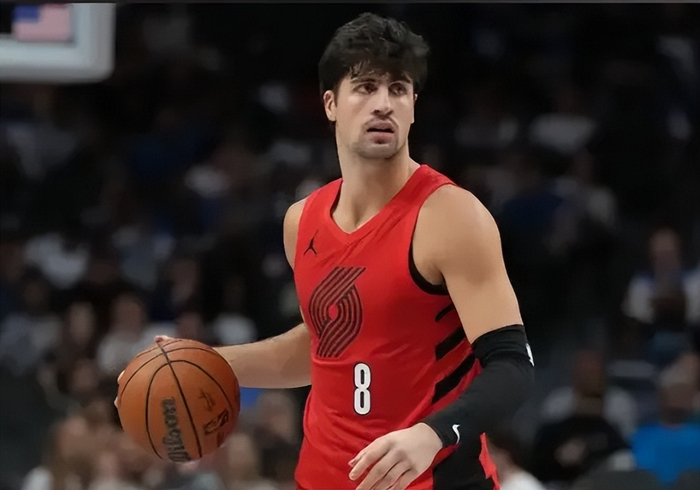 开拓者季后赛两连败暴露内线短板与战术困境