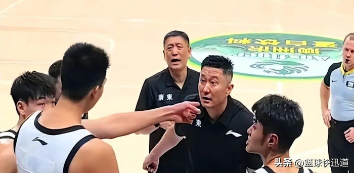 山东高速季后赛首战迎关键对决 徐昕奖项折射内